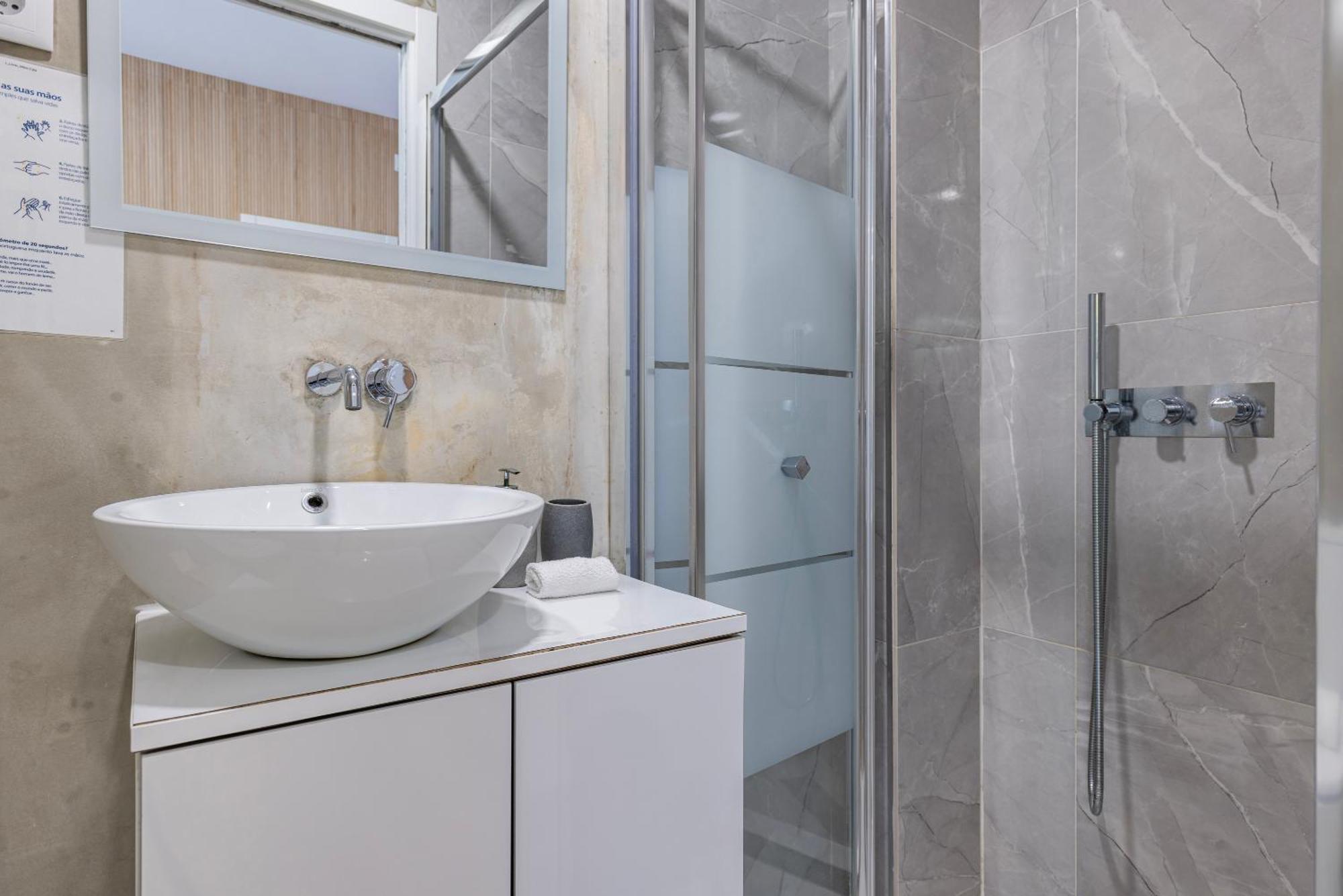 Apartamento Moderno Com Terraco ลิสบอน ภายนอก รูปภาพ