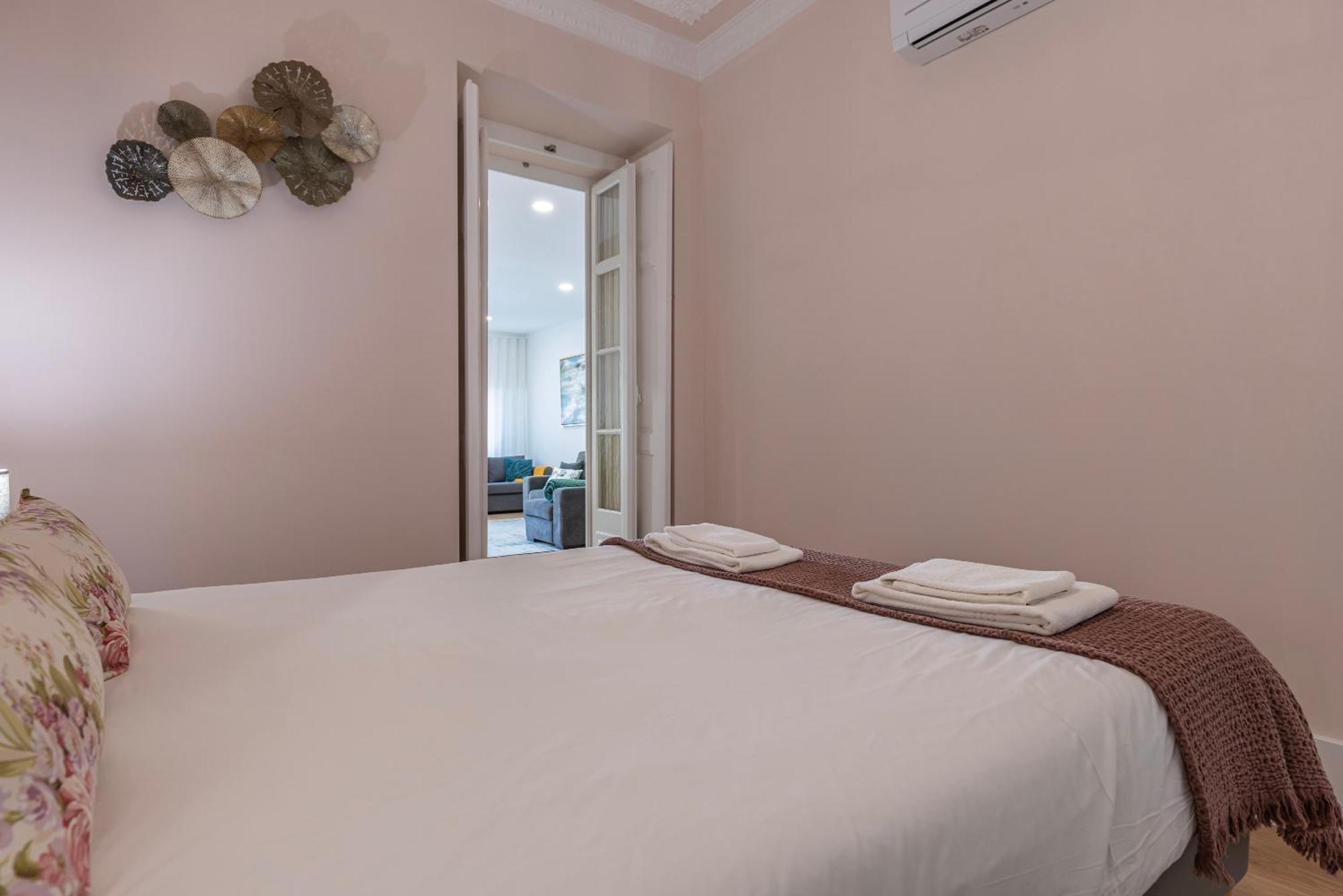 Apartamento Moderno Com Terraco ลิสบอน ภายนอก รูปภาพ