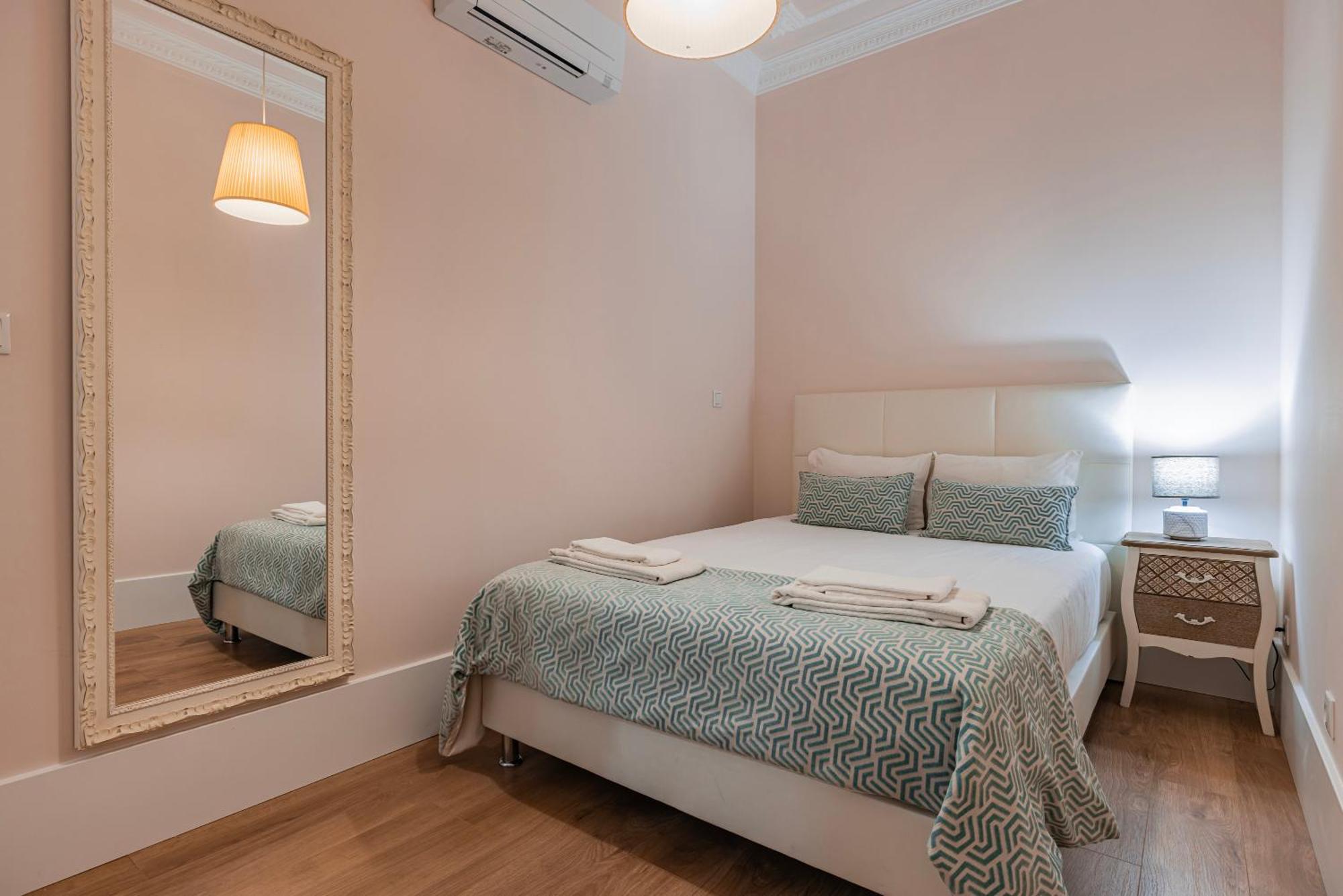 Apartamento Moderno Com Terraco ลิสบอน ภายนอก รูปภาพ