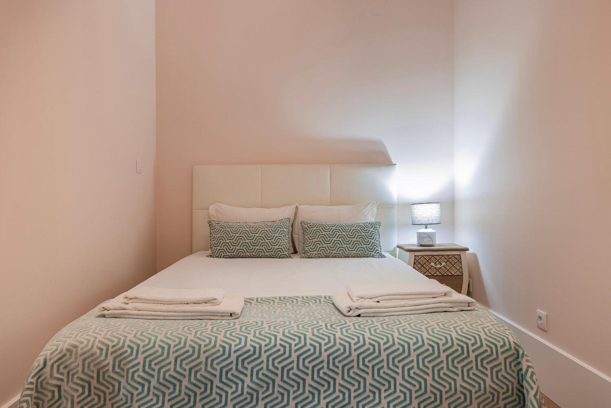 Apartamento Moderno Com Terraco ลิสบอน ภายนอก รูปภาพ